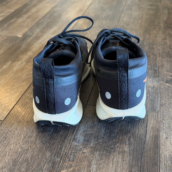 Nike Trail Gor-Tex Men's Navy and White Sneakers - Picture 9 of 11